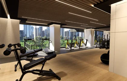 Gimnasio con vista a la ciudad